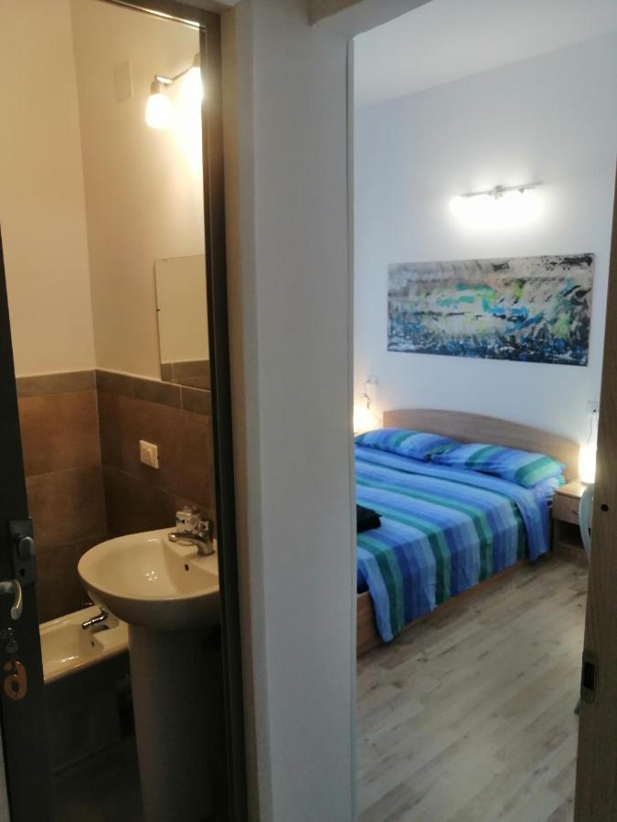 Albergo blue fish Albisola Superiore Esterno foto