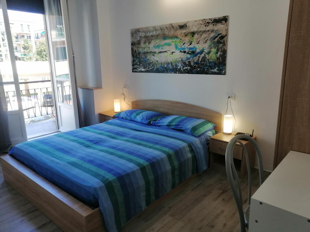 Albergo blue fish Albisola Superiore Esterno foto